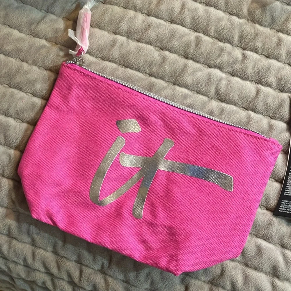 Brand New IT Cosmetics Superhero Mascara & Makeup Bag